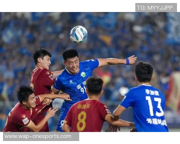 南京足球队在城市联赛中以95分稳居积分榜首位展现强劲实力 南京足球队在城市联赛中以95分稳居积分榜首位展现强劲实力