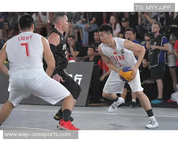 运动数据南京篮球队与广州篮球队赛后复盘团队协作分析与战术探讨